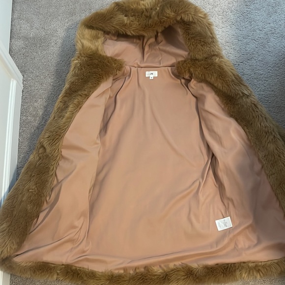 Faux Fur Coat 84 - Picture 4 of 10
